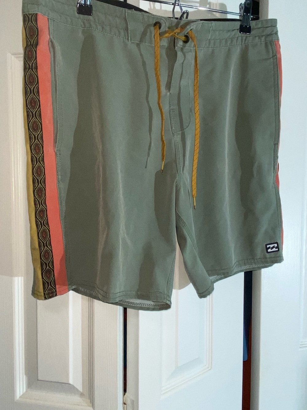 men's billabong board shorts Sz 33 Olive AA21